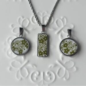 Spring Blossom Corelle Necklace | Green Crazy Daisy Vintage Broken China